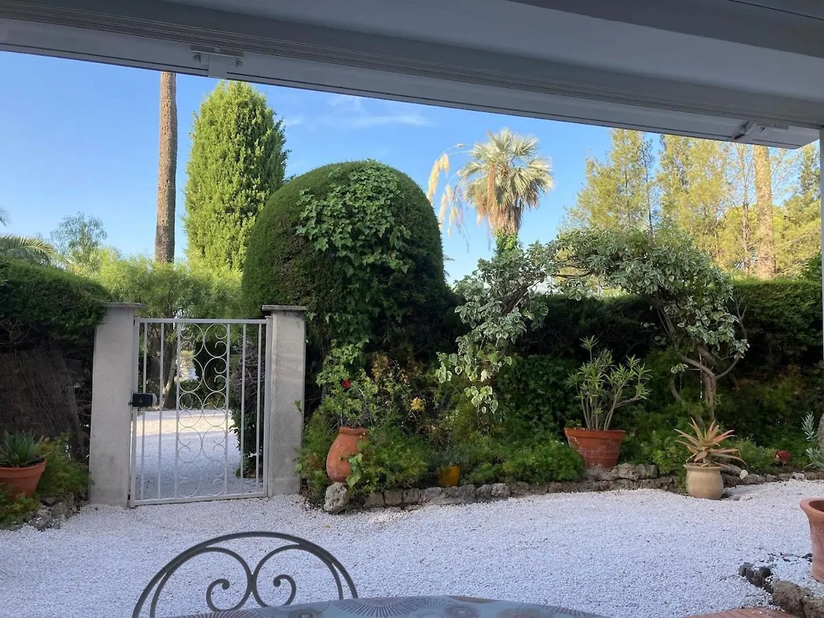 Apartment In A Historic Villa Saint-Raphael