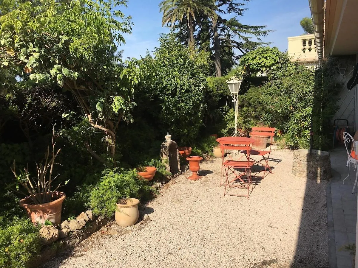 Apartment In A Historic Villa Saint-Raphael   Saint-Raphael (Var)